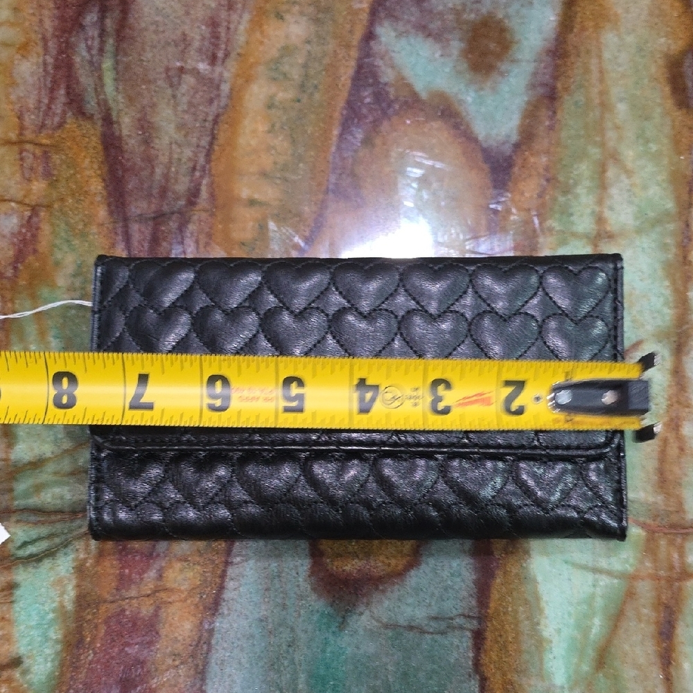 Black Quilted Heart Vegan Leather Trifold Wallet Nwt - Picture 4 of 7
